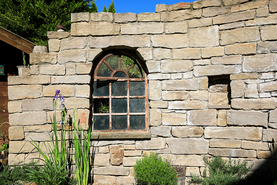  Mauer Vintage mit Fenster im Detail